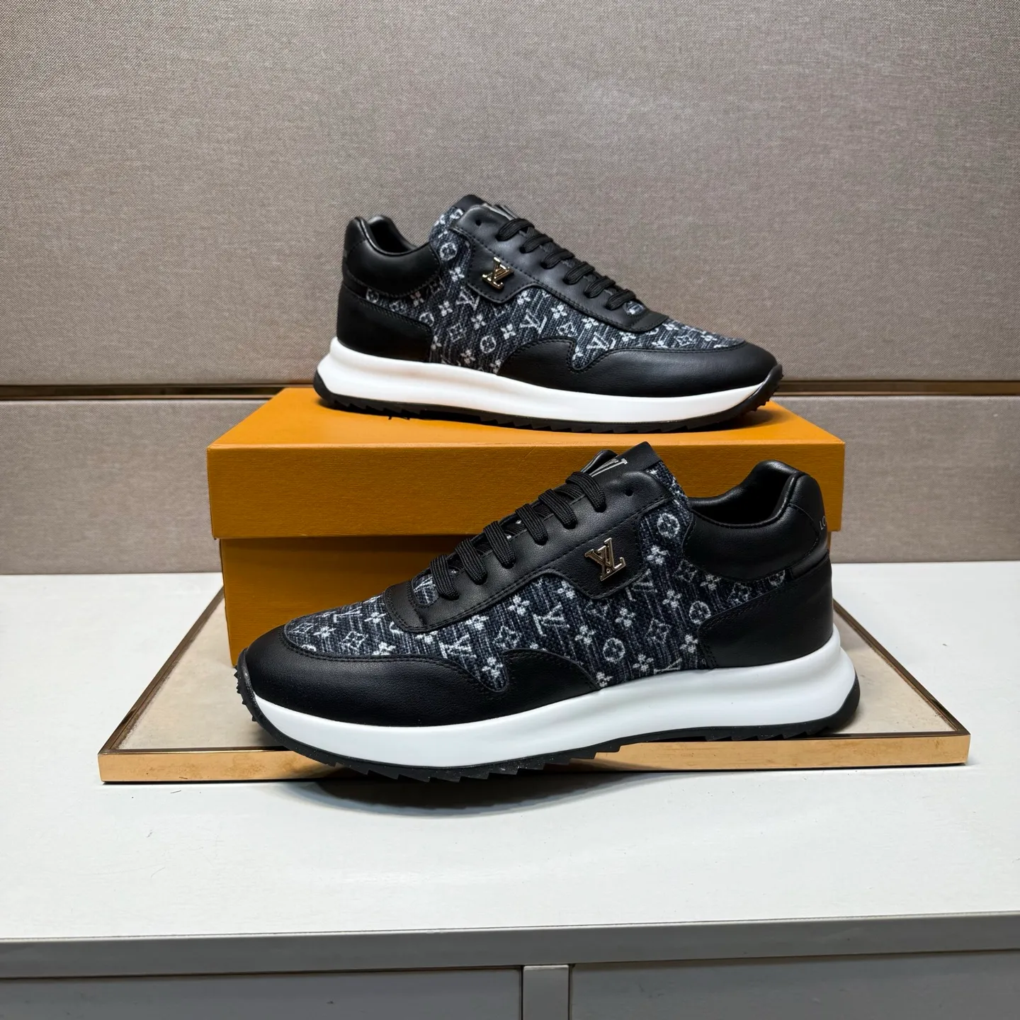⬛️Ex-factory price p442【LV～】men's casual shoes, 2025z cabinet sales simultaneously 🔶Size: 38-44 #️⃣ 🔷3 colors🔜The upper is made of multi-material splicing ➕Genuine leather lining, comfortable and breathable, sole: original comfortable and wear-resistant outsole, ⚠️real thing📱photographed🎬real thing is better📢📢📢
